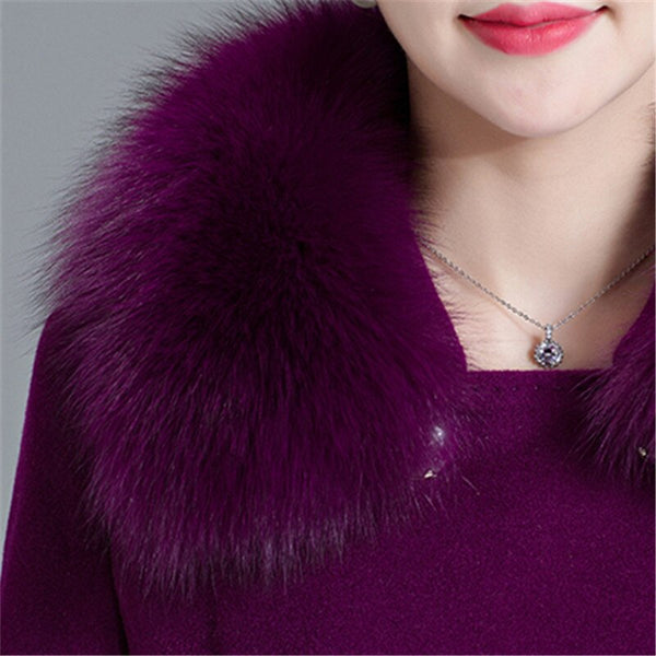 Elegant Vintage Fur Collared Wool Coat -lose up of front of faux fur collar